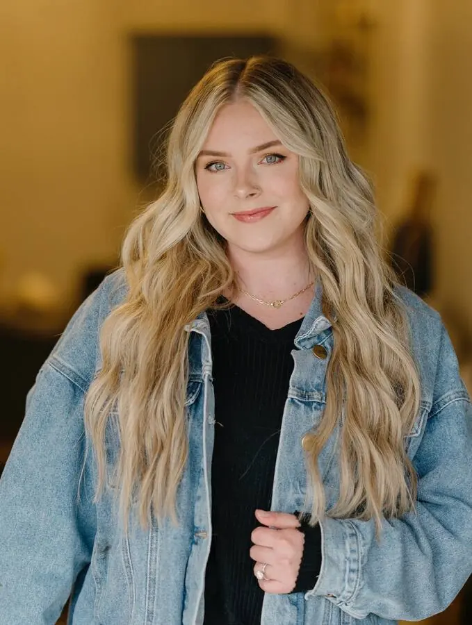 Guest with long blonde hair in a denim jacket